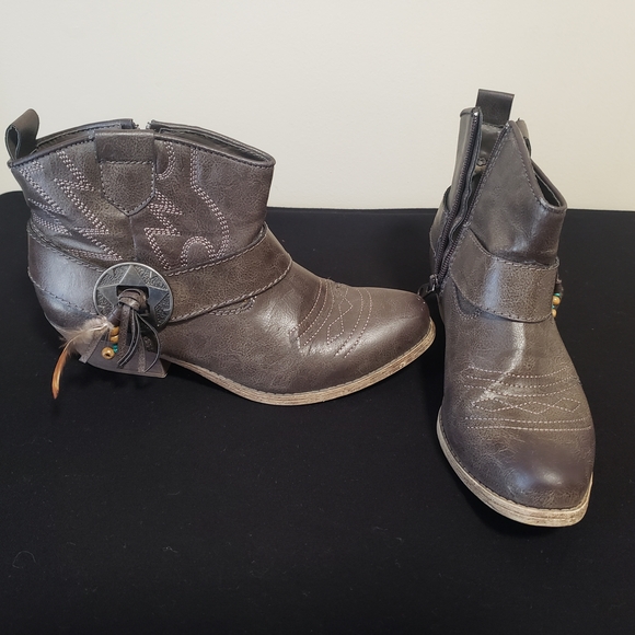 Big Buddha Shoes - Big Buddha Charcoal Ankle Booties